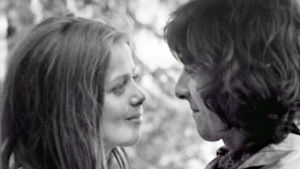 Takiaispallo (1970) kertoo perhe-elämän koukeroista. Elokuvaa tähdittivät Terhi Panula sekä laulajaidoli Kirka. Ohjaus: Veli-Matti Saikkonen. Nuori Terhi Panula ja Kirka seisovat vastakkain ja katsovat toisiaan rakastuneina