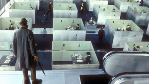 Playtime. Herra Hulot (Jacques Tati) tarkastelee modernia maisemaa. Kuva elokuvasta Playtime (1967).