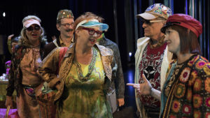 Katariina Kaitue, Petri Manninen, Paula Siimes, Jukka-Pekka Palo ja Mari Lehtonen Kansallisteatterin Koivussa ja tähdessä.