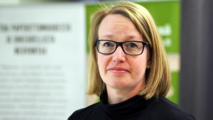 Pia Lindfors säger att Flyktingrådgivningen inte har mer information om CKP:s nya misstankar än det som framgår i polisens pressmeddelande. Pia Lindfors är verksamhetsledare för Flyktingrådgivingen.