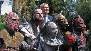 Lordi på besök hos Ole Norrback som då var ambassadör i Aten. Lordi på besök hos ambassadör Ole Norrback i Aten under ESC 2006.