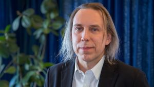 Teppo Kröger påpekar att valfriheten kommer att gynna den välutbildade befolkningen. Teppo Kröger.