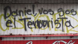 Daniel Ortega har få men högljudda motståndare som har inflytande främst i utlandet. Oppositionens texter på en vägg i Nicaragua
