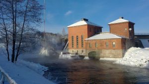Kraftverket vid Åkerfors i Svartå i vinterskrud. Vattenkraftverket vid Ã�kerfors.
