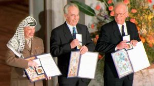 Nobels fredspris 1994 Jasser Arafat, Shimon Perez ja Jitzhak Rabin saivat Nobelin rauhanpalkinnon vuonna 1994.