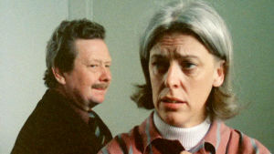 Pöysti och Birgitta Ulfsson i filmversionen av Claes Anderssons Familjen år 1976. Lasse Pöysti ja Birgitta Ulfsson Anssi Mänttärin elokuvassa Pyhä perhe.