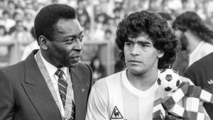 Pelé och Diego Maradona fotograferade hösten 1987. Pelé och Diego Maradona fotograferade hösten 1987.
