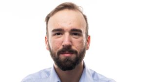 Niklas Jylhävuori säger att han och hans vänner oftare köpare alkoholdrycker av bättre kvalitet nu än de gjorde tidigare Studerande Niklas Jylhävuori