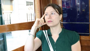 Journalisten Ayla Albayrak dömdes till två års fängelse i sin frånvaro Ayla Albayrak i en spårvagn i Istanbul
