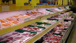 Köttets livslängd på butikshyllan kan också bli kortare. Köttdisken i en matbutik