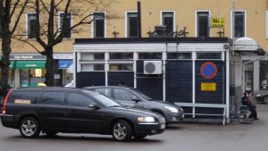 Borgå taxistation vid torget. Vilka alla taxibilar kommer att finnas här i framtiden? Taxistationen i Borgå