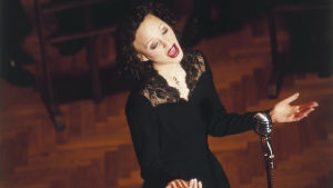 Pariisin varpunen - Edith Piaf. Elokuva, pääosassa ja kuvassa Marion Cotillard.