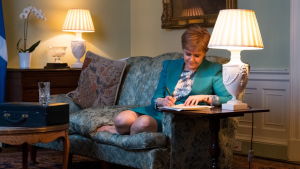Skottlands förstaminister Nicola Sturgeon lägger sista handen vid den formella begäran att hålla en ny folkomröstning om självständighet. Skottlands förstaminister Nicola Sturgeon lägger sista handen vid den formella begäran att hålla en ny folkomröstning om självständighet.