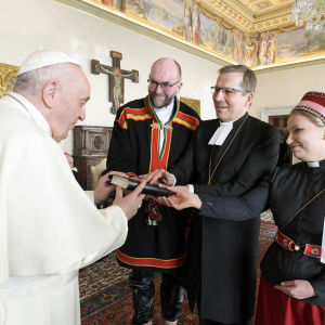 Paavi Franciscus vastaanottaa Suomalaisen ekumeenisen lähetystön Vatikaanissa