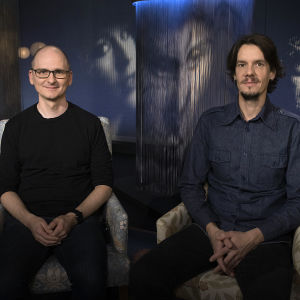 Toimitusjohtaja, tietokirjailija Leo Stranius ja kirjailija Ossi Nyman istuvat Flinkkilä&Kellomäki -ohjelman studiossa Tampereella. 