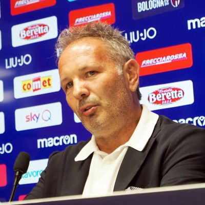 Bolognan päävalmentaja Sinisa Mihajlovic lehdistötilaisuudessa 13.7. 2019