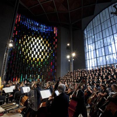 Benjamin Brittenin War Requiemin esitys Coventryn katedraalissa