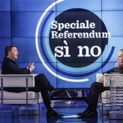 Italiens premiärminister Matteo Renzi i tv-intervju inför folkomrösningen om ändringar i grundlagen.