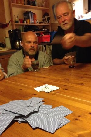 Fredrik Geisor och hans svåger Fride Jansson och den obligatoriska kortleken efter bastun kortlek