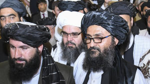 Talibanernas förhandlare som leds av mulla Abdul Ghani Baradar (till höger) undertecknade fredsavtalet med USA i februari i Qatar. Talibanernas förhandlare som leds av mulla Abdul Ghani Baradar (till höger) undertecknade fredsavtalet med USA i februari i Qatar.