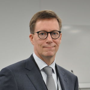 Profilbild på chefsöverläkare Mikko Pietilä. 
