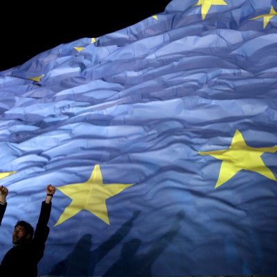 En bild på EU:s flagga.