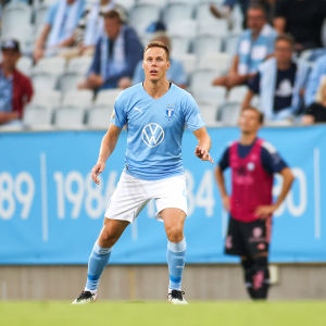 Malmö FF:n suomalaispuolustaja Niklas Moisander HJK-ottelussa kesällä 2021.