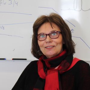 Akatemiaprofessori Eva-Mari Aro työhuoneessaan. Akatemiaprofessori Eva-Mari Aro työhuoneessaan.