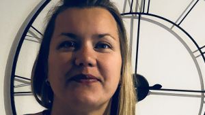 Psykolog Johanna Crosswell-Smith jobbar på THL, Institutet för hälsa och välfärd. Hon är inriktad på känslokompetens där skamkänslor ingår i allra högsta grad. johanna cresswell-smith