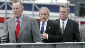 Barbara Bush har konsulterat sin man George H.W Bush, och sina söner George W. Bush och Jeb Bush George Bush, George W. Bush och Jeb Bush