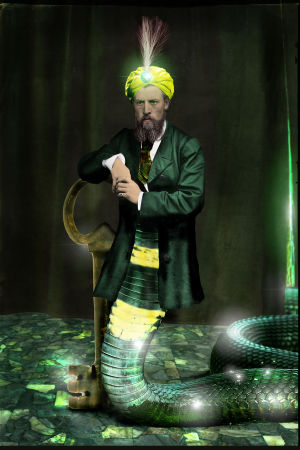 Hypnotisören heter verket av konstnären Kalle Ahonen. Bilden är baserad på ett glasnegativ från 1860-talet. Bild av man som är till hälften orm.