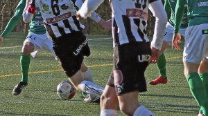 TPS Matej Hradecky (nummer 6) hör till lagets unga löften. TPS möter EIF i träningsmatch april 2015