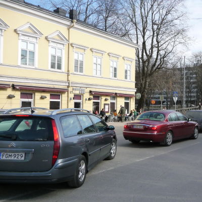 Bassihuset och Aurabron i Åbo.