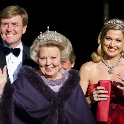 Drottning Beatrix med prins Willem-Alexander och prinsessan Maxima 29.04.2013.