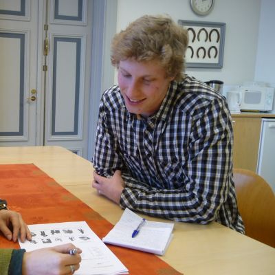 kielikoulutus maahanmuuttajille suomenkieli annukka honkimäki ja kyle papai