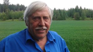 Hasse Lindholm lockade till sig en varg genom att härma en mus. Hasse Lindholm
