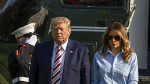 President Trump och hans fru Melania Trump återvände till Washington på söndag kväll efter att ha tillbringat veckoslutet i Bedminster, New Jersey. President Donald Trump och Melania Trump återvänder till Washington efter ett veckoslut i Bedminster, New Jersey.