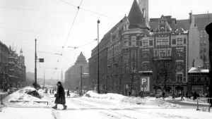Ingen trafik på Mannerheimvägen under generalstrejken 1956 Snöig och tom Mannerheimvägen, 1956
