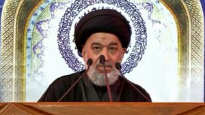 Ahmad Al-Safi, representant för Iraks shiamuslimska ledare, läser upp ett meddelande från storajatollan Ali Sistani som ber om att det ska vidtas åtgärder "innan det är för sent" Ahmad Al-Safi, representant för Iraks shiamuslimska ledare, läser upp ett meddelande från storajatollan Ali Sistani