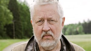 Leif GW Persson upplever inte att det här är en lösning på Palmemordet. Leif GW Persson och sommarmorden