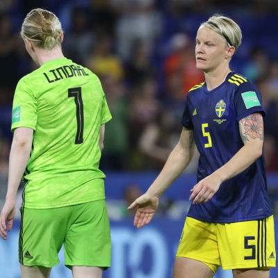 Hedvig Lindahl och Nilla Fischer var besvikna efter matchen.