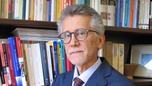 Statsvetarprofessorn Piero Ignazi betecknar den praktiska italienska politiken som förvirrande. Bild av stastvetarprofessorn Piero Ignazi