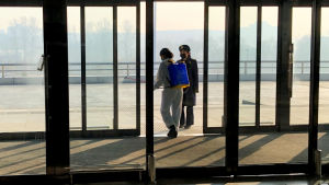Nordkorea stängde sina gränser i slutat av januari. Här desinficeras Pyongyangs stängda internationella flygplats. Nordkorea stängde sina gränser i slutat av januari. Här desinficeras Pyongyangs stängda internationella flygplats.