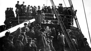 Emigranter på väg till Amerika Amerika-emigranter ombord på ångfartyget Urania år 1893