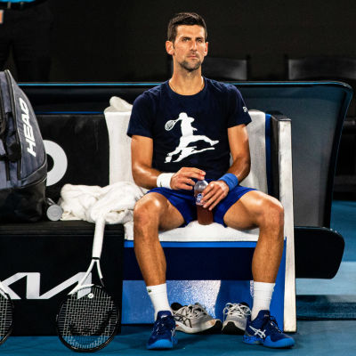 Novak Djokovic under drickapaus.