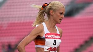 Storbacka kom upp i tio individuella FM-medaljer utomhus. Karin Storbacka, stafett-FM 2017.