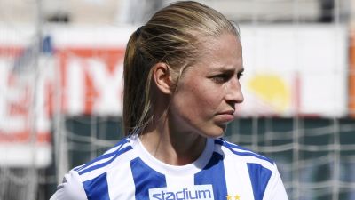 Linda Sällström i HJK:s tröja.
