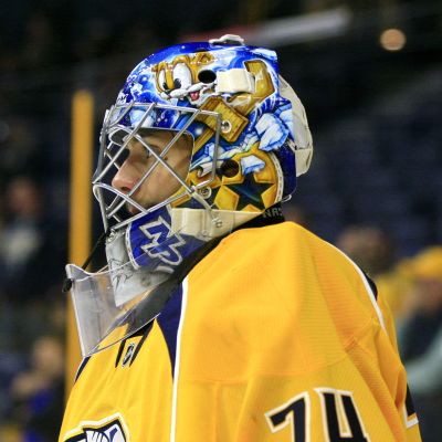 Juuse Saros maalilla.