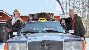 Tapio Piiraisen road movie kuvaa kahden miehen matkaa halki 100-vuotta täyttävän Suomen.