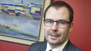Partisekreteraren Reijo Paananen säger att SDP-stödet alltid sjunker till sommaren. SDP:s partisekreterare